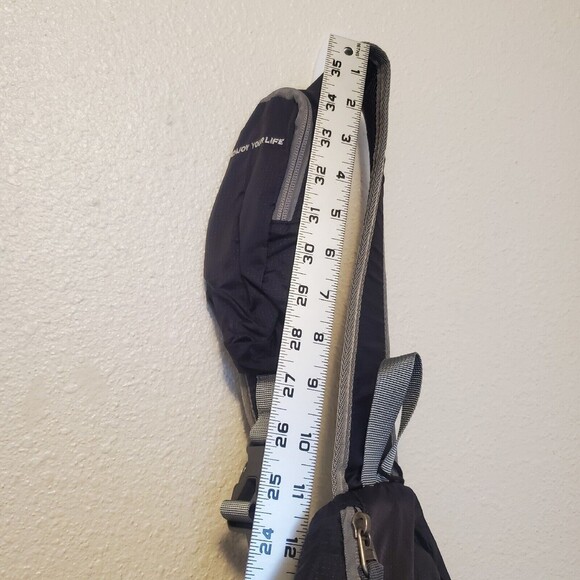 Waterfly Sling Pack - Black Gray Adjustable Strap Pockets Zippered NWT - Picture 5 of 16